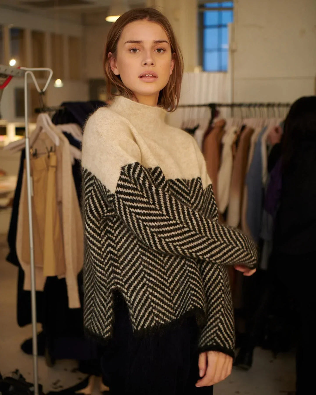 Skye – The Soft Turtleneck That Wraps You in Confidence