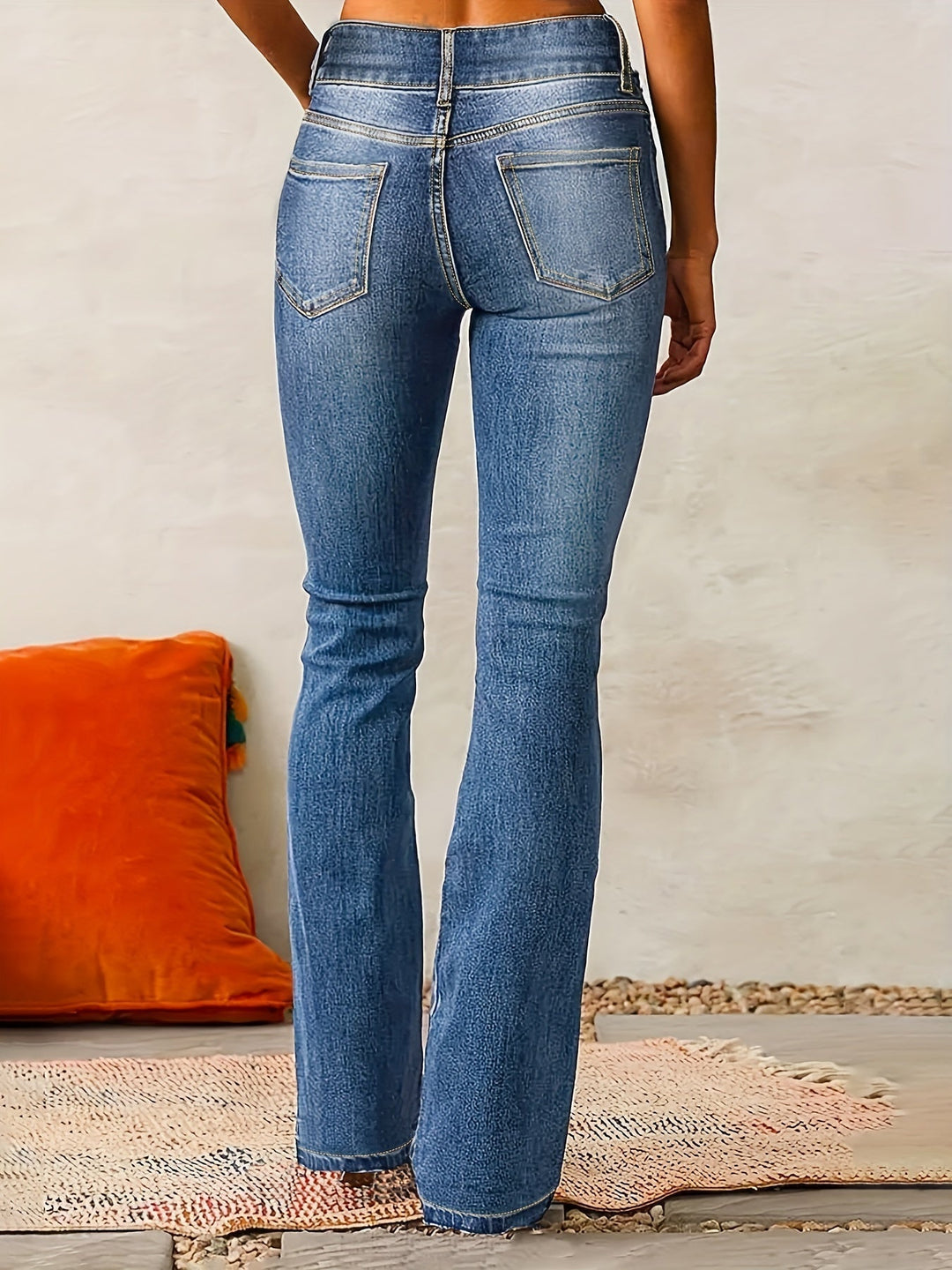 Alina – High-Waisted Flared Jeans for a Sleek, Elongated Look