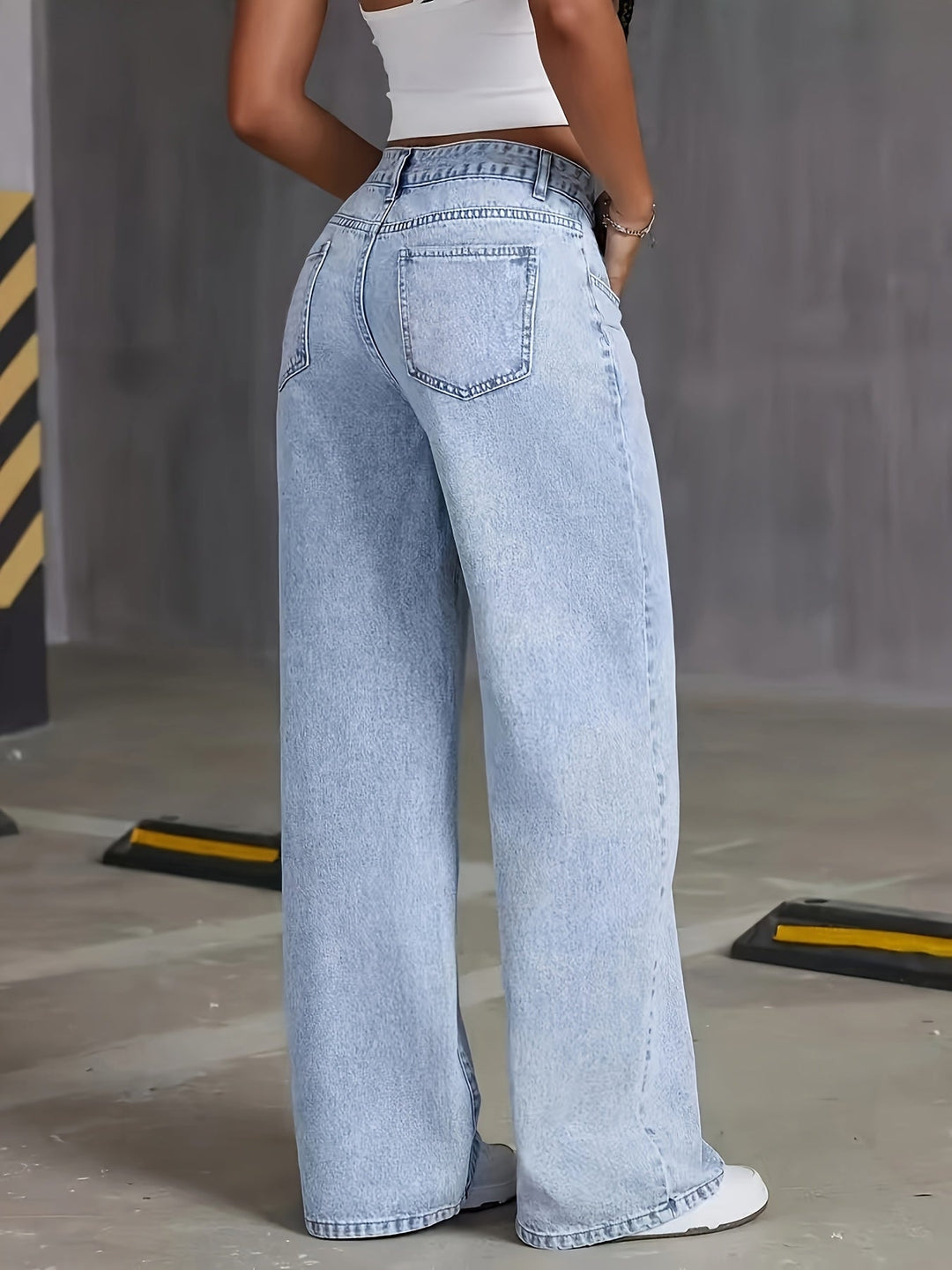 Philippa - Trendy High-Waisted Denim