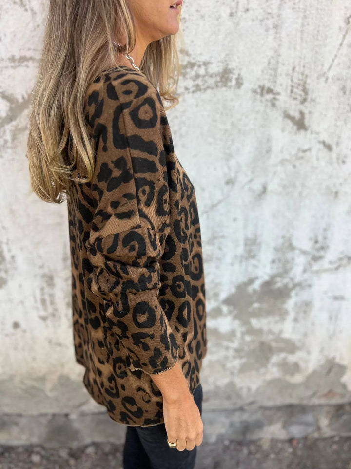 Diana – Leopard Print Blouse for Effortless Confidence and Style