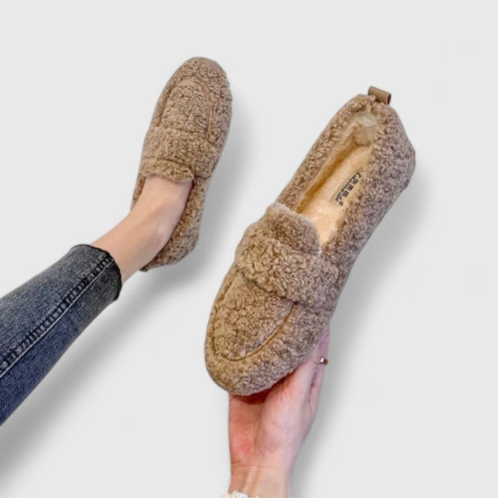 Fae – Cozy Slip-Ons with Classic Elegance