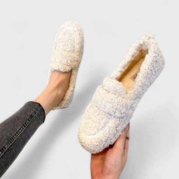 Fae – Cozy Slip-Ons with Classic Elegance