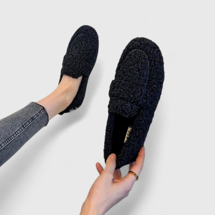 Fae – Cozy Slip-Ons with Classic Elegance