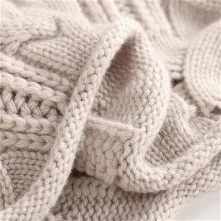 Brielle – The Cable-Knit Sweater That Wraps You in Effortless Elegance