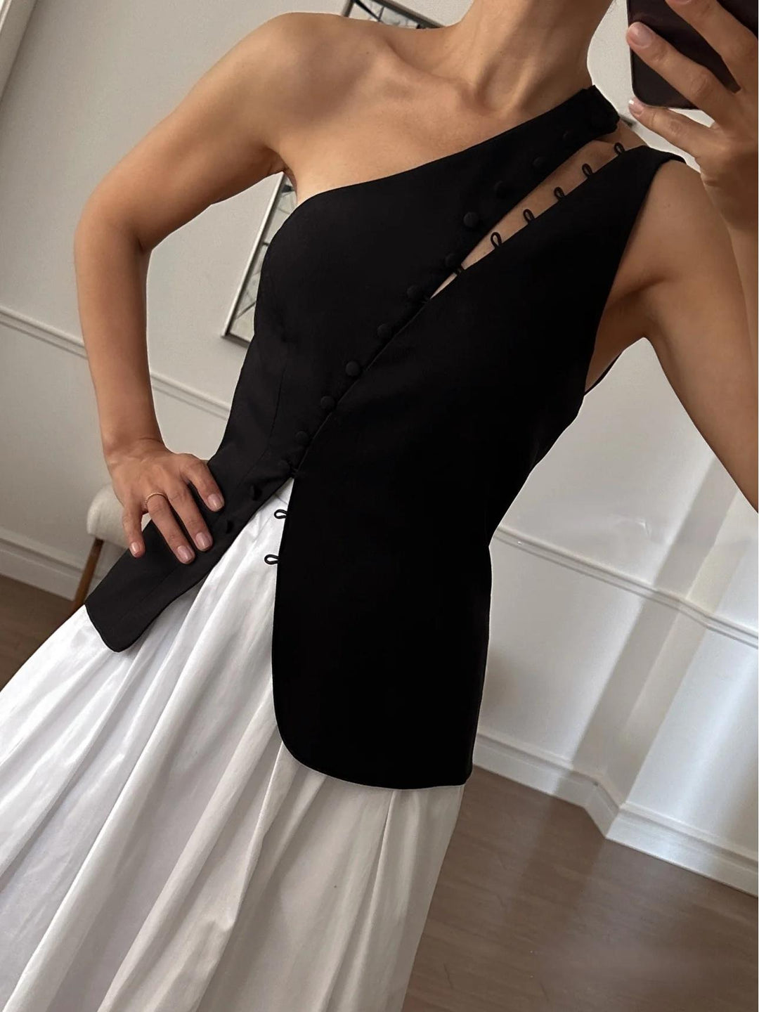 Seren - Stylish One-Shoulder Top