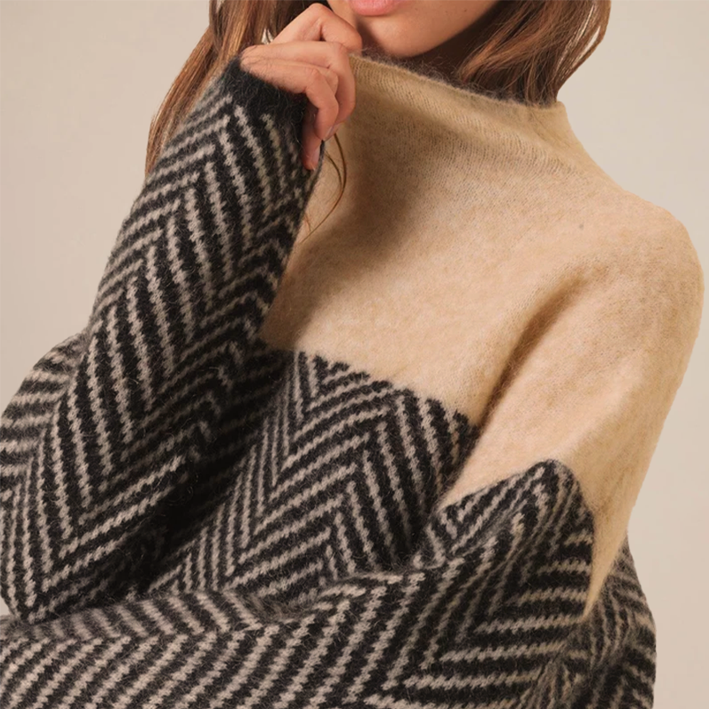 Skye – The Soft Turtleneck That Wraps You in Confidence