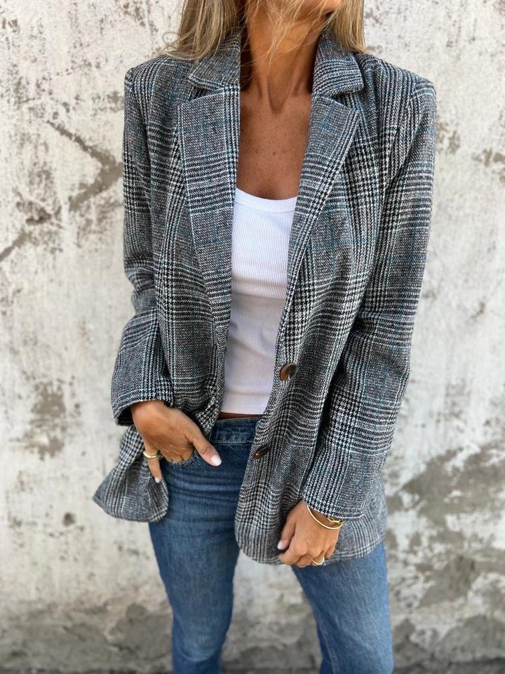 Stella – Timeless Confidence in a Classic Checked Coat