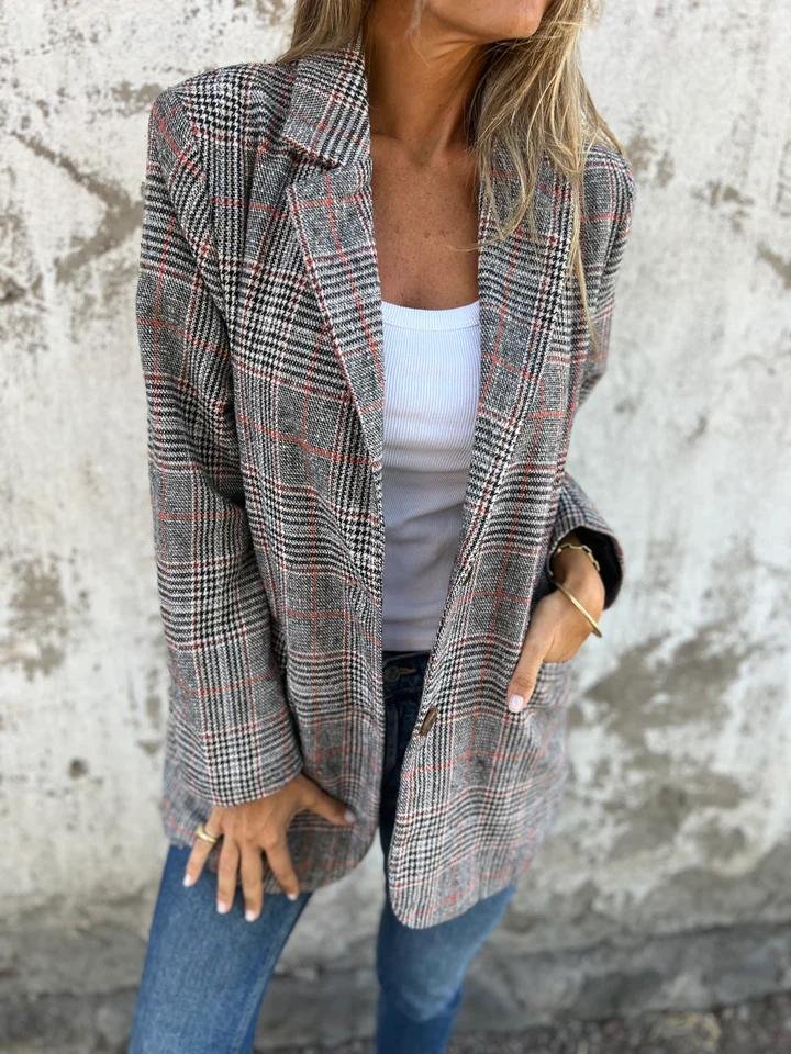 Stella – Timeless Confidence in a Classic Checked Coat