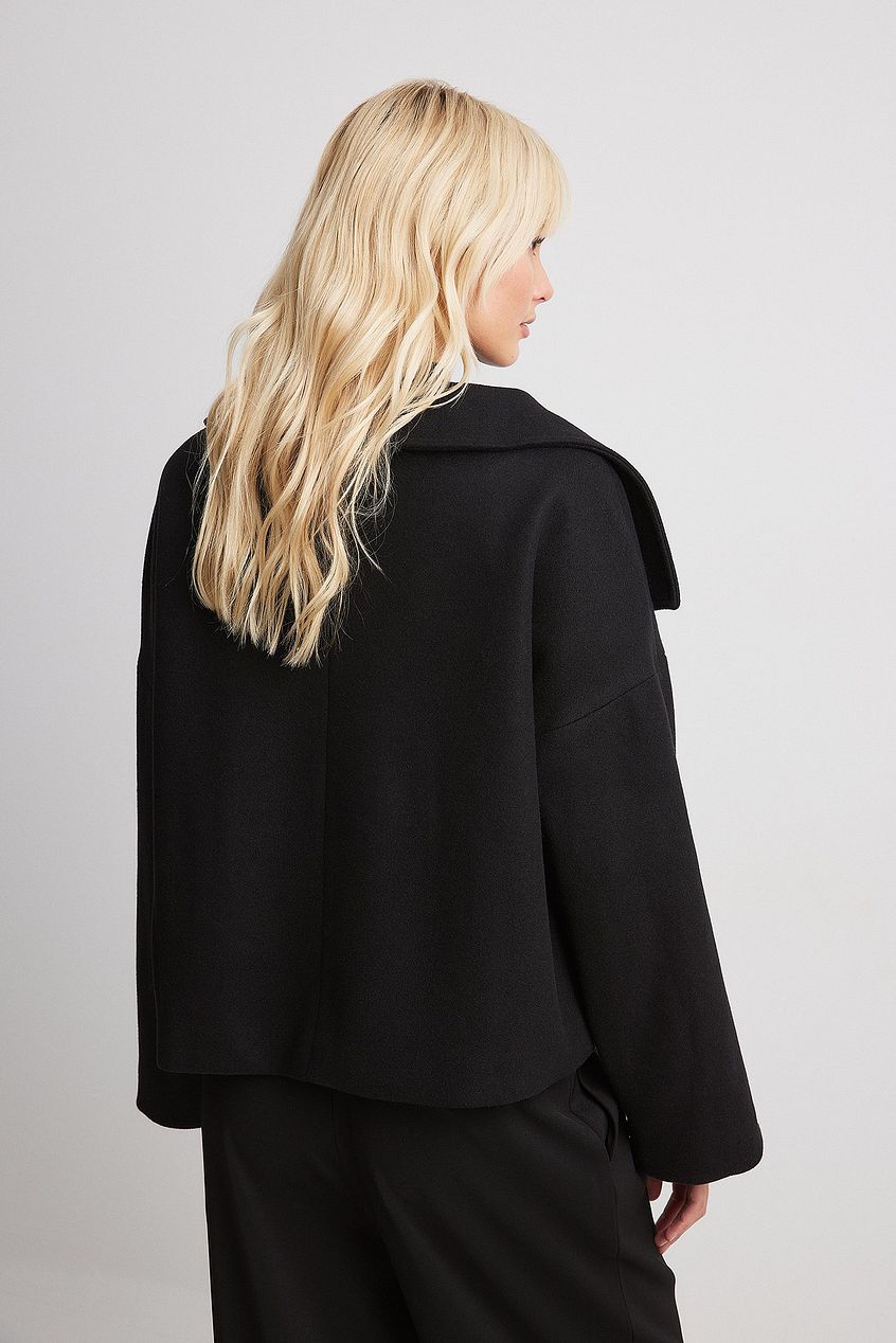 Roxane – The Jacket of Timeless Elegance and Cozy Confidence