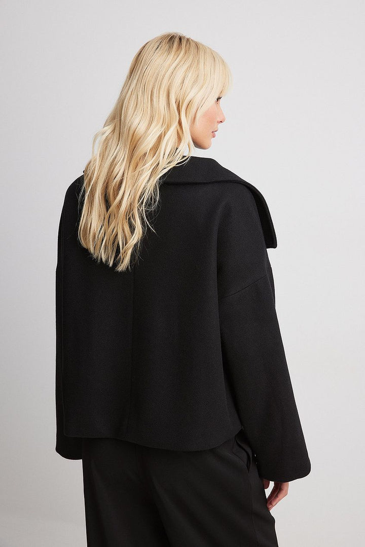 Roxane – The Jacket of Timeless Elegance and Cozy Confidence