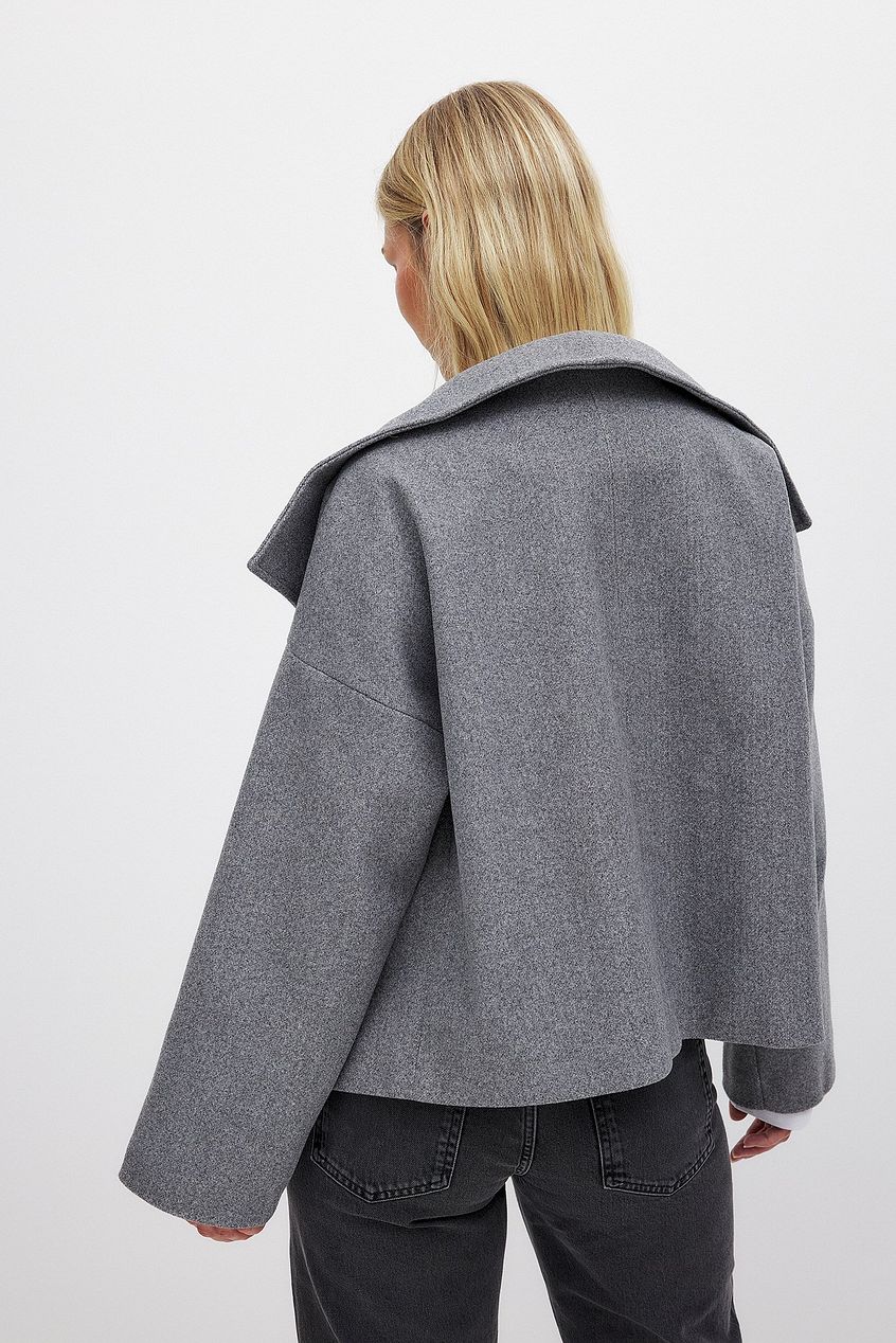 Roxane – The Jacket of Timeless Elegance and Cozy Confidence
