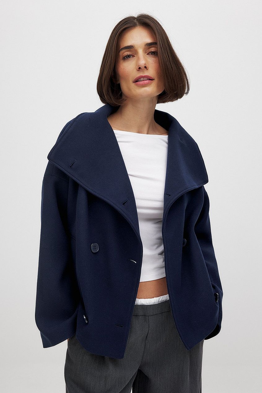 Roxane – The Jacket of Timeless Elegance and Cozy Confidence