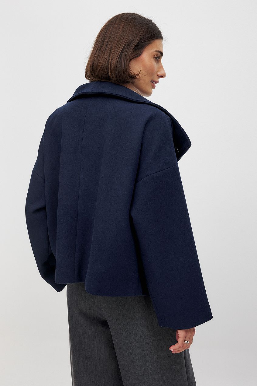 Roxane – The Jacket of Timeless Elegance and Cozy Confidence