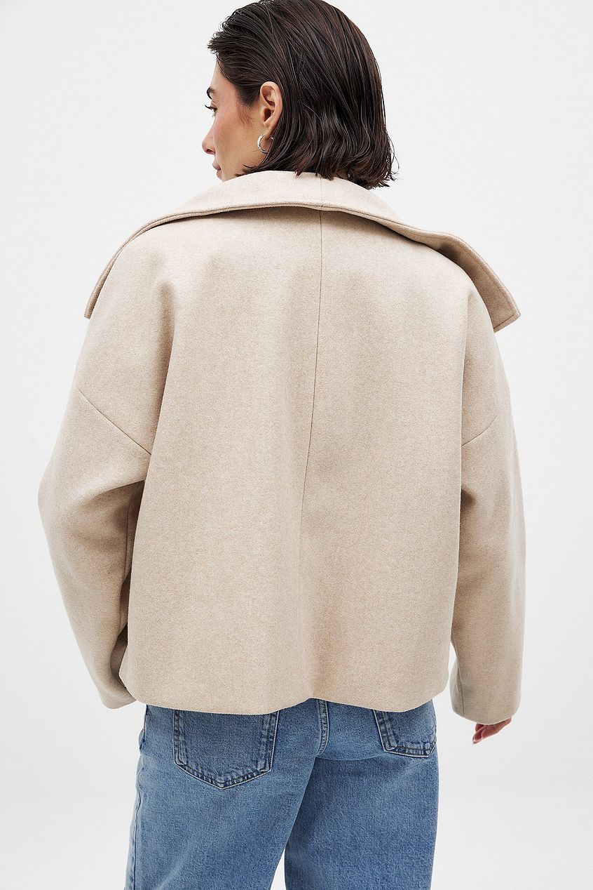 Roxane – The Jacket of Timeless Elegance and Cozy Confidence