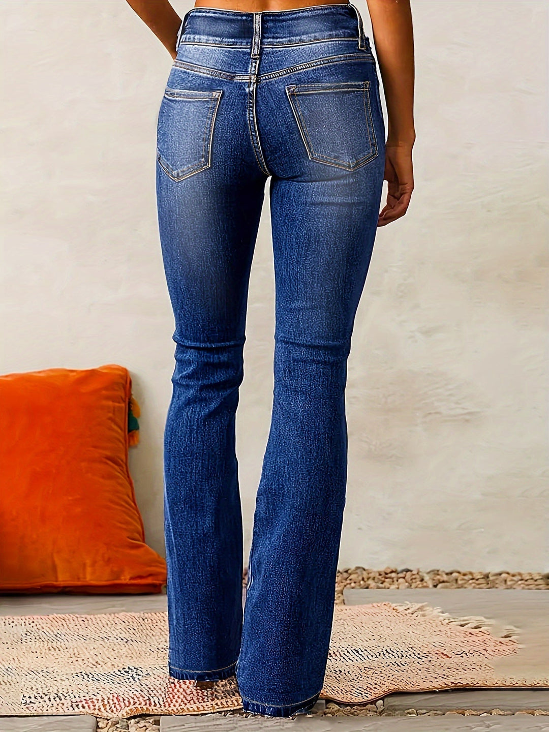 Alina – High-Waisted Flared Jeans for a Sleek, Elongated Look