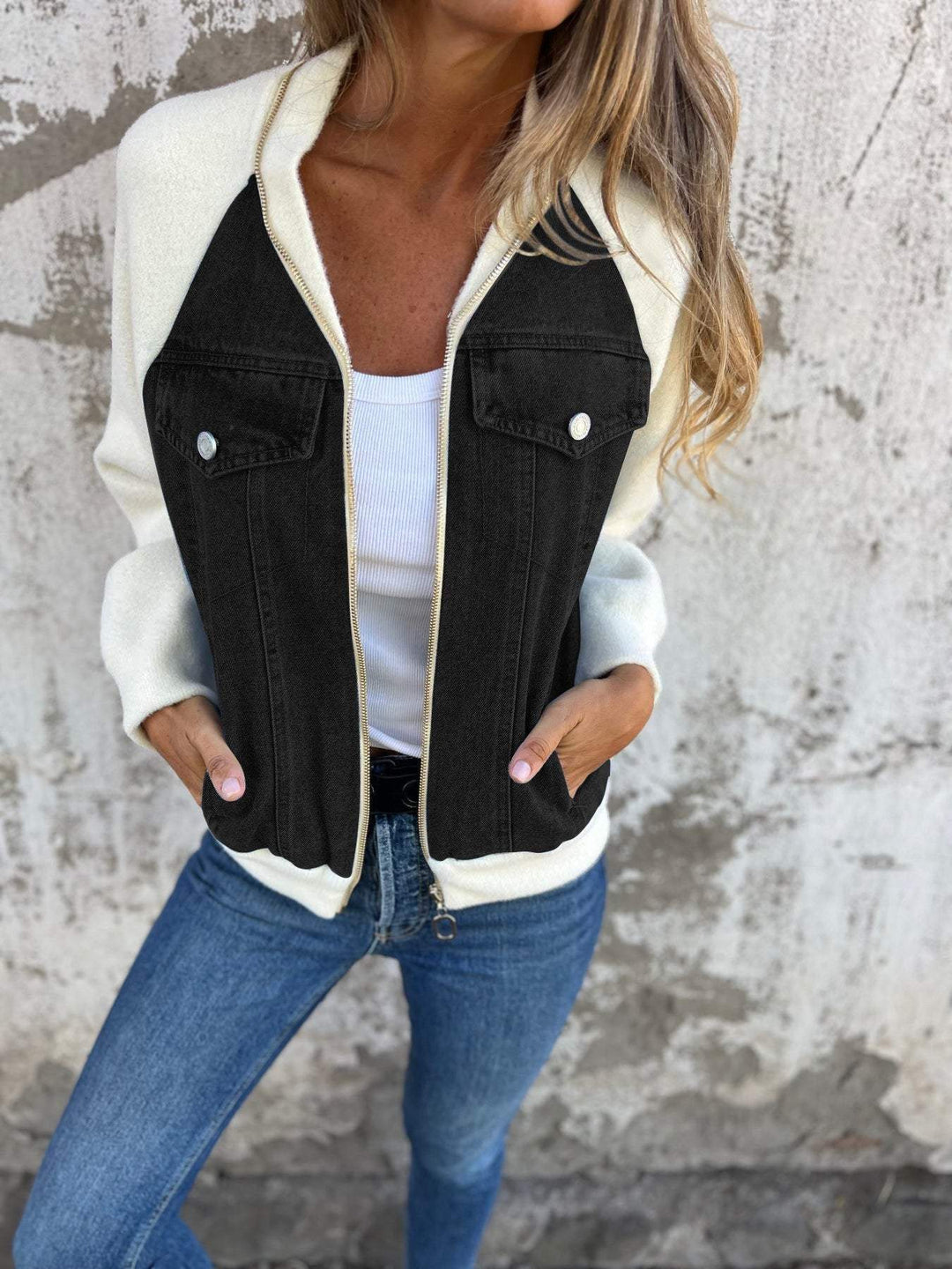 Nicole – The Chic Denim Jacket with Cozy Contrast