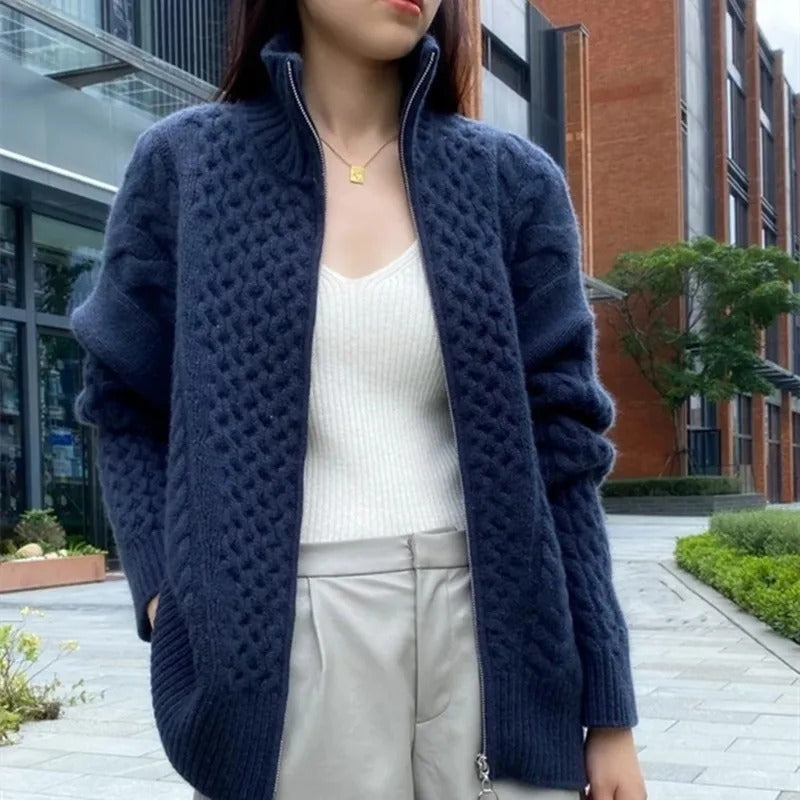 Lily – Effortless Warmth Cable-Knit Zip Cardigan