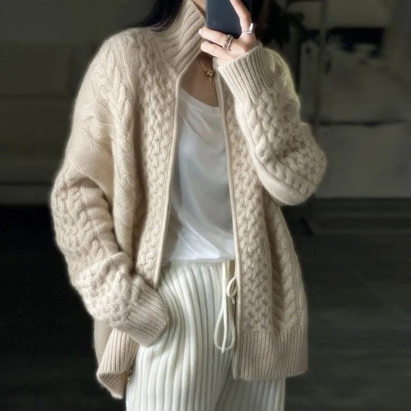 Lily – Effortless Warmth Cable-Knit Zip Cardigan