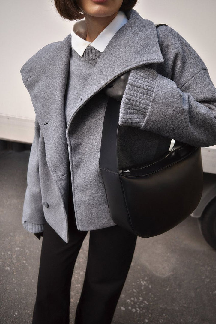 Roxane – The Jacket of Timeless Elegance and Cozy Confidence