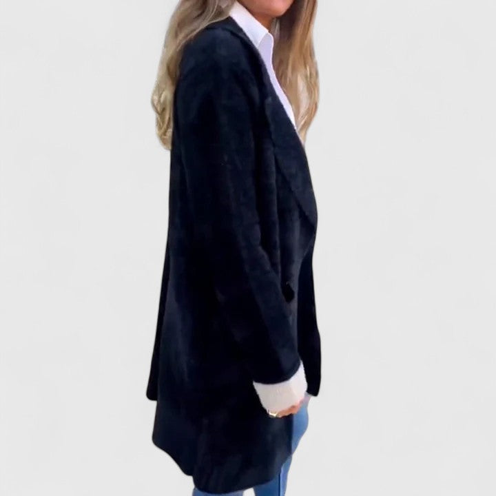 Maude – Cozy Confidence in a Chic Everyday Coat
