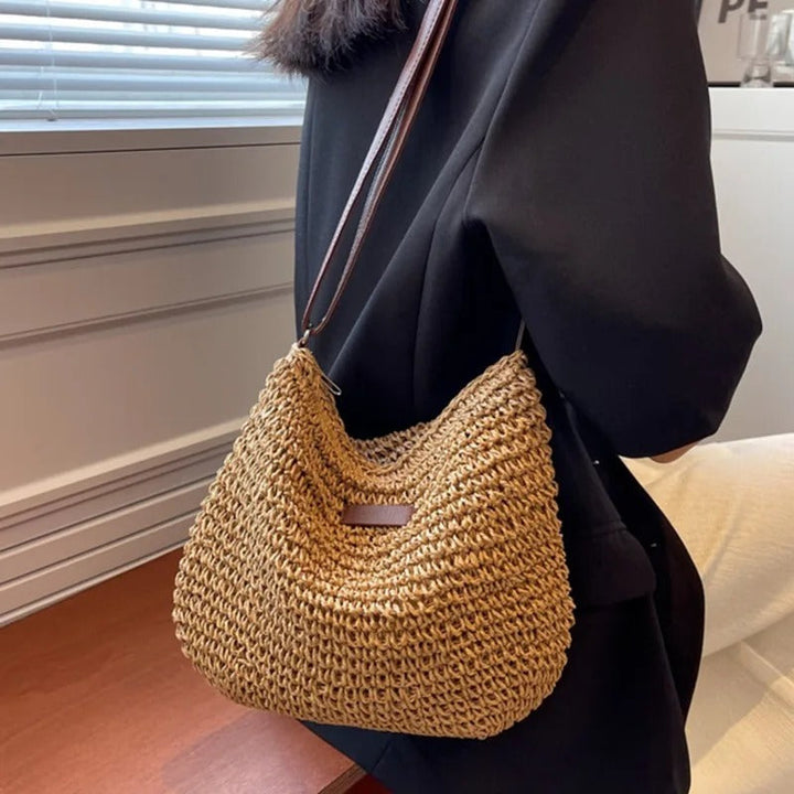 Maëlle – Timeless Shoulder Companion